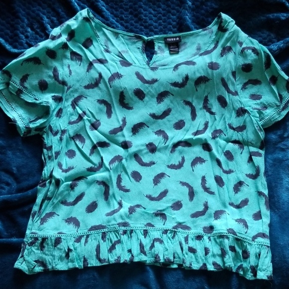 ♡2 for $20 Torrid feather top - Picture 7 of 7